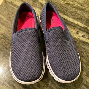 Slip on shoes w memory foam